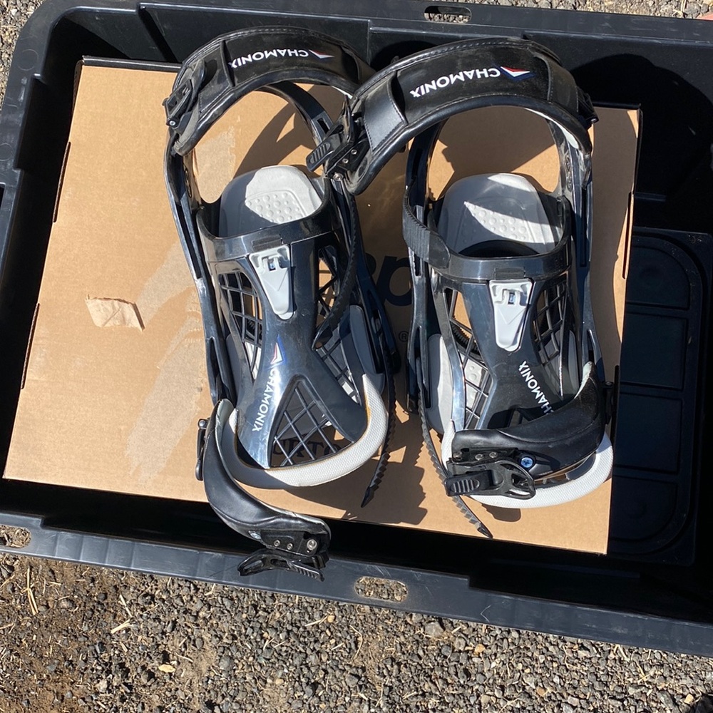 Chamonix bindings size medium